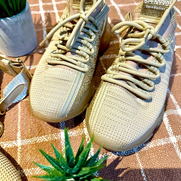 Steve Madden Blush Maximas and matching crossbody - Picture 2 of 4